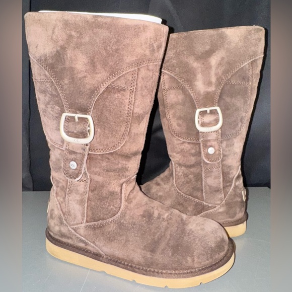 UGG Cargo Ill 5132 Boots in Walnut Brown Suede w/ Cream Shearling Lining size 7 - Picture 4 of 16